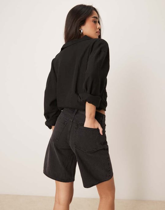 Abercrombie & Fitch klassiska mid rise bermudashorts i svart - Image 4