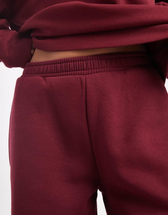 ASOS DESIGN borstad barrel leg borstad jogger i bordeaux - Image 3