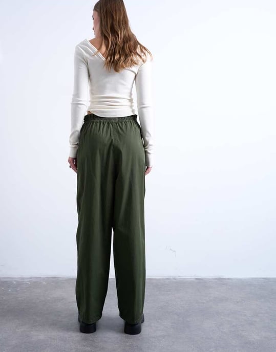 Topshop veckad ballong-jogger med elastisk midja i grön - Image 4