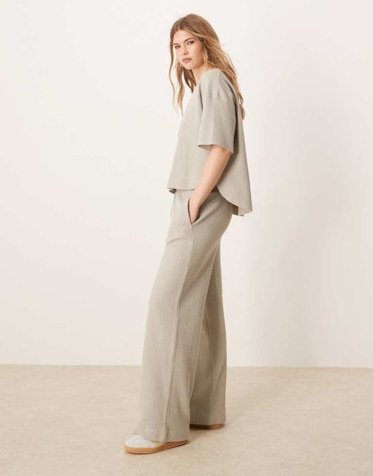 ASOS DESIGN tung waffle co-ord joggers i ljus khaki - Image 2