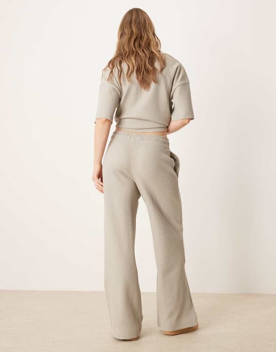 ASOS DESIGN tung waffle co-ord joggers i ljus khaki - Image 4