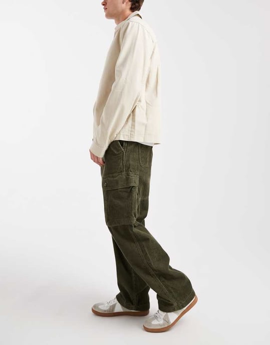 Wrangler Casey Jones lösa cargobyxor i grön kordfläsk - Image 3
