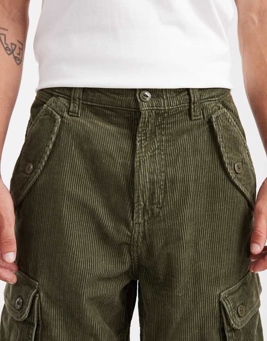 Wrangler Casey Jones lösa cargobyxor i grön kordfläsk - Image 4