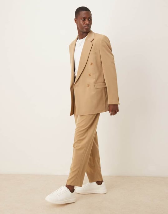 ASOS DESIGN oversized tapered kostymbyxor i kamelfärg - Image 2