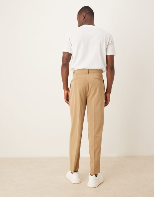 ASOS DESIGN oversized tapered kostymbyxor i kamelfärg - Image 4