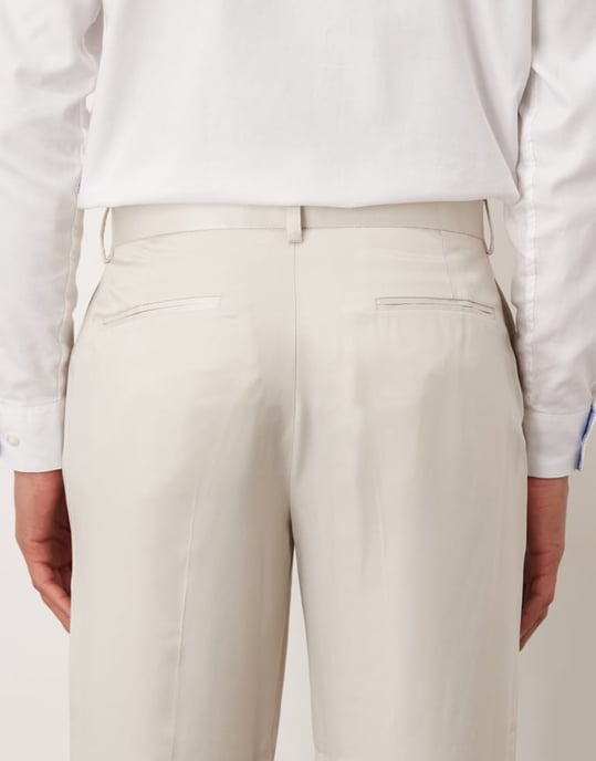 ASOS DESIGN raka ben kostymbyxor i beige satin - Image 4
