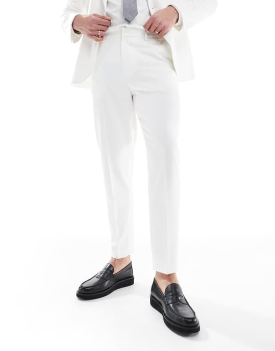 ASOS DESIGN tapered kostymbyxor i strukturerat vitt tyg - Image 3