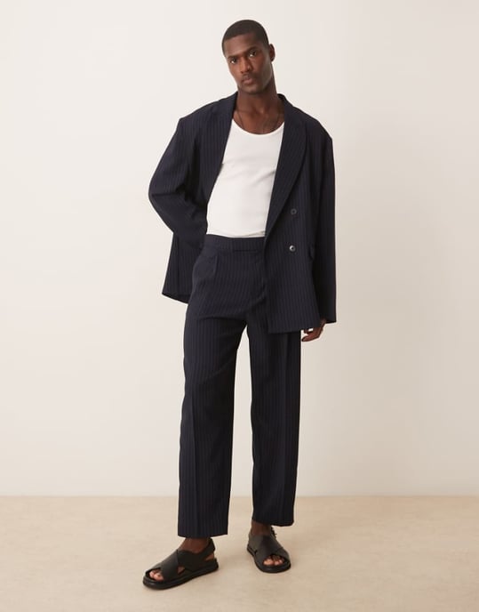 ASOS DESIGN storskaliga tapered kostymbyxor i marinblå randigt - Image 1