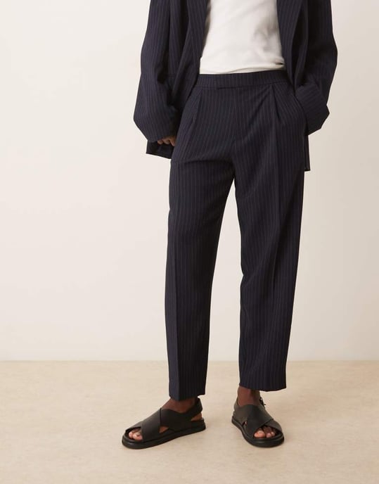 ASOS DESIGN storskaliga tapered kostymbyxor i marinblå randigt - Image 2