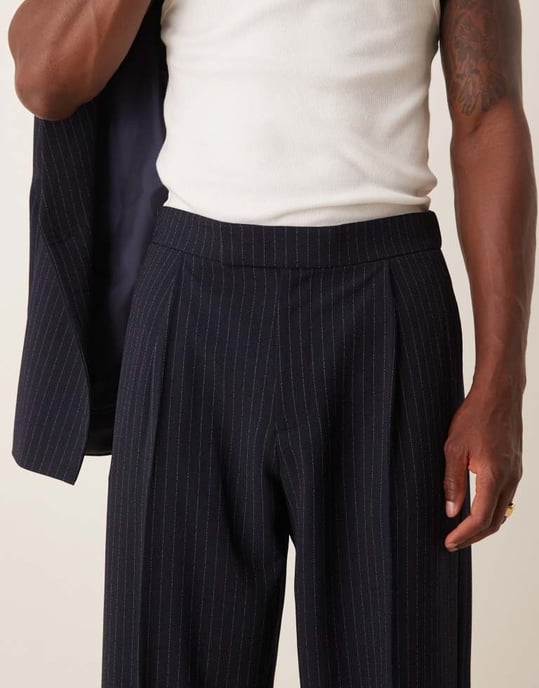 ASOS DESIGN storskaliga tapered kostymbyxor i marinblå randigt - Image 3