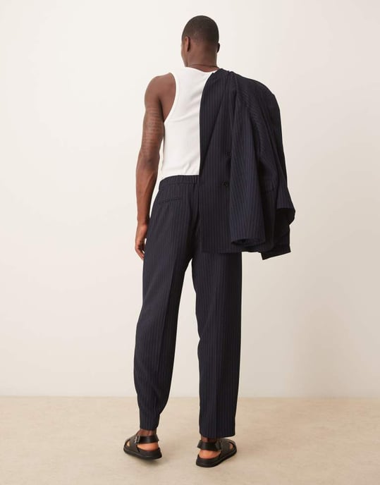 ASOS DESIGN storskaliga tapered kostymbyxor i marinblå randigt - Image 4
