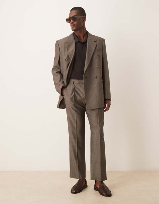 ASOS DESIGN ull-liknande raka byxor med kostym i brunt fiskbensmönster - Image 1