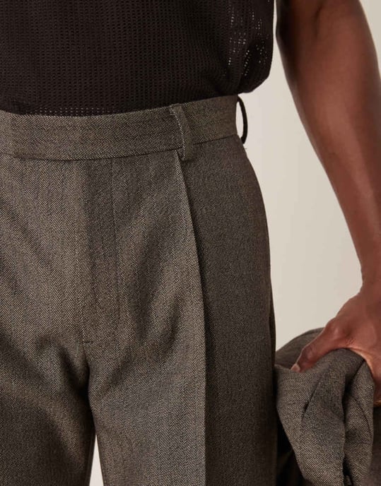 ASOS DESIGN ull-liknande raka byxor med kostym i brunt fiskbensmönster - Image 4