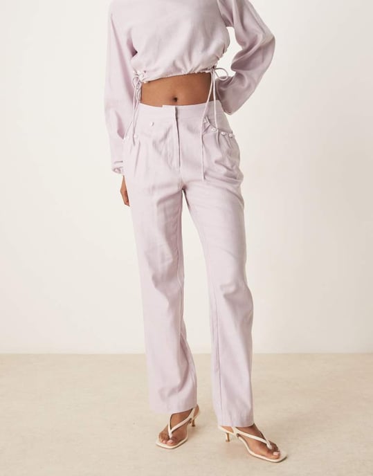 ASOS DESIGN skräddarsydda linne-liknande raka byxor med pärldetalj i lila - Image 3