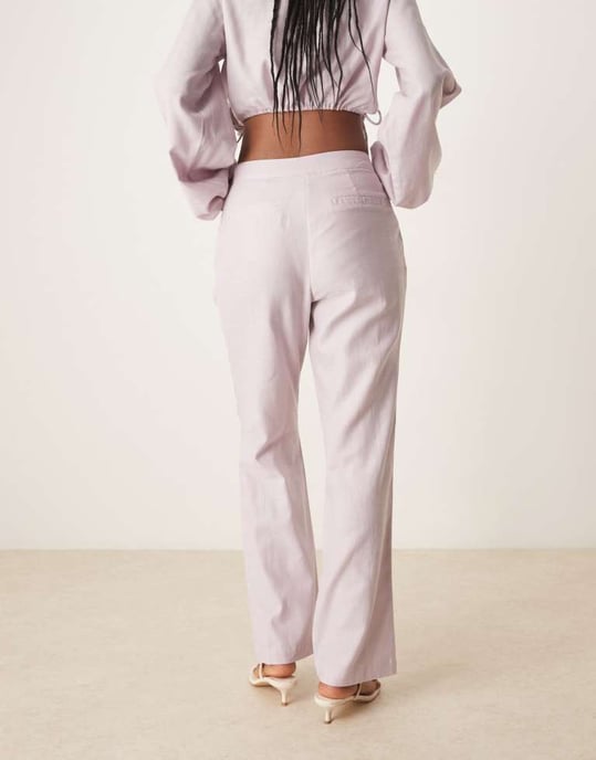 ASOS DESIGN skräddarsydda linne-liknande raka byxor med pärldetalj i lila - Image 4