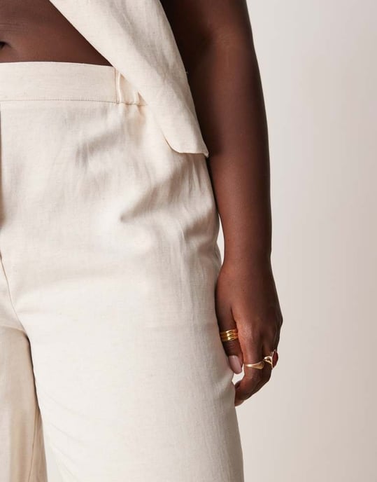ASOS DESIGN Curve skräddarsydda raka byxor i stenbeige - Image 4