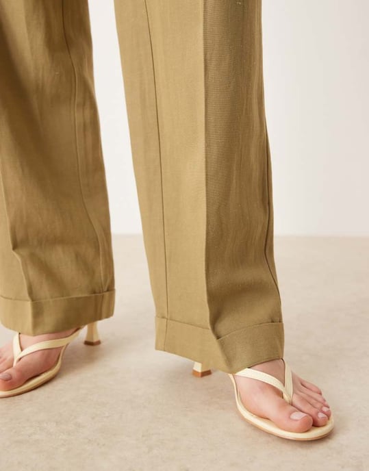 ASOS DESIGN skräddarsydda raka benbyxor i khaki - Image 2
