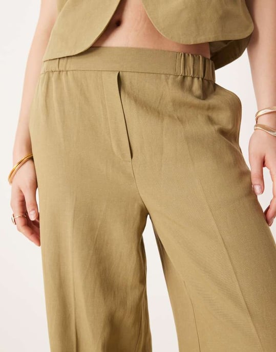 ASOS DESIGN skräddarsydda raka benbyxor i khaki - Image 4