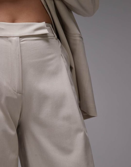 ASOS DESIGN vida byxor med skräddarsydd passform i neutral koord - Image 3