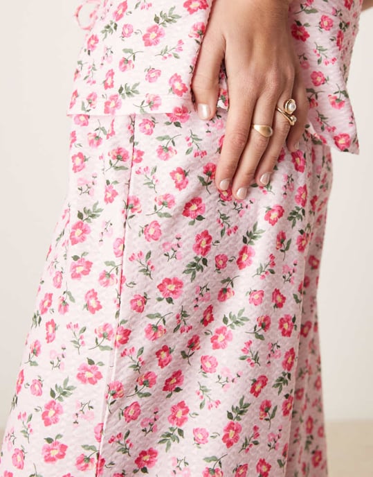 ASOS DESIGN vida ben knytfrontbyxor i rosa småblommigt - Image 4