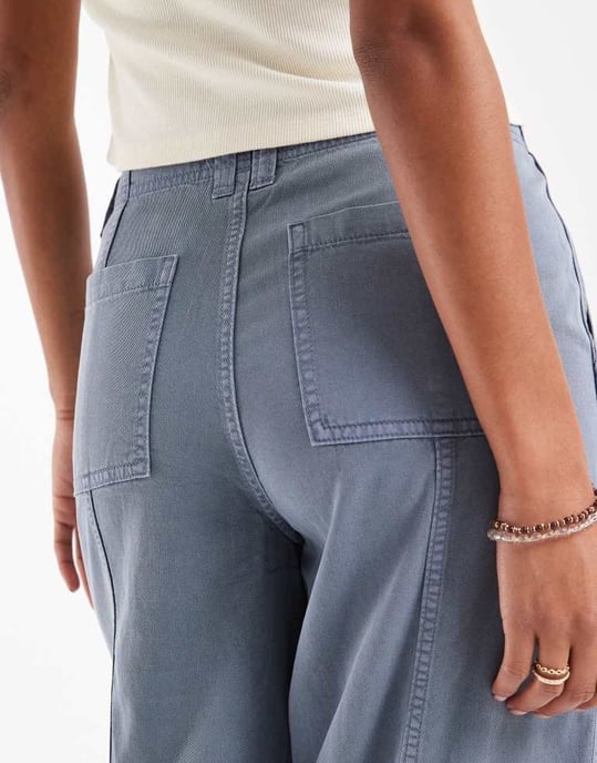 ASOS DESIGN sömda vida byxor i tvättad blå - Image 3