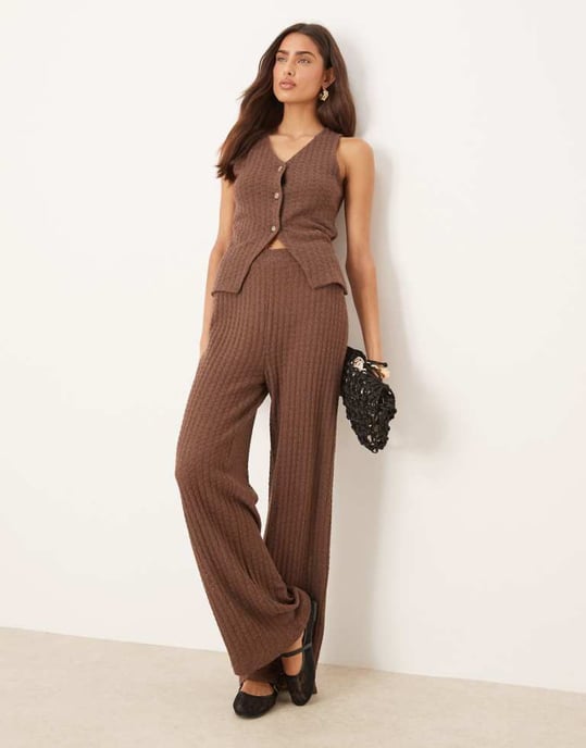 ASOS DESIGN samordnad halvgenomskinlig stickad vidbyxa i choklad - Image 1