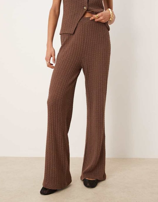 ASOS DESIGN samordnad halvgenomskinlig stickad vidbyxa i choklad - Image 2