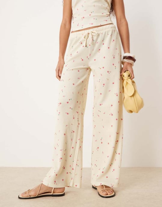 ASOS DESIGN vidbenad våffelbyxa set i citronblommigt mönster - Image 2