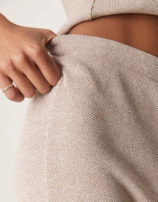Vila texturerad jersey vida byxor set i ljus naturlig melange - Image 4