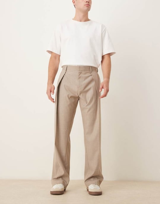 ASOS DESIGN smart vida byxor med djup veck fram i neutral randning - Image 2