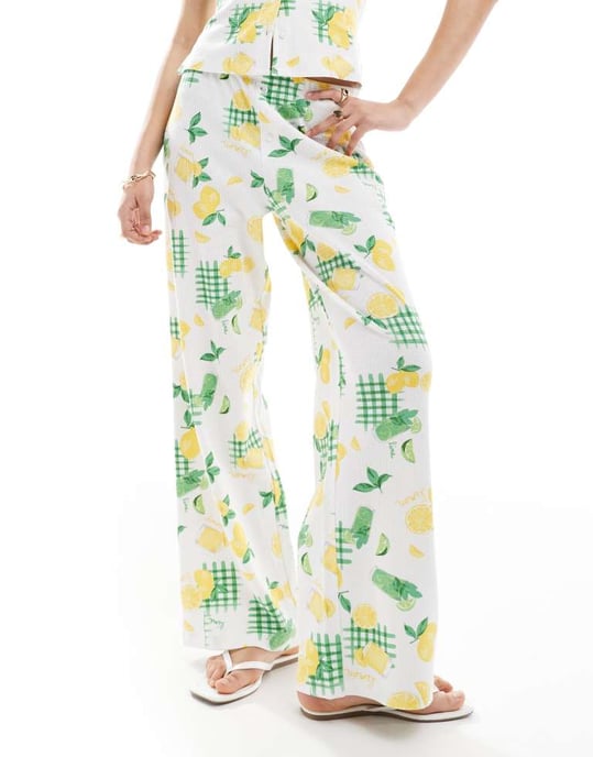 ASOS DESIGN byxa med vida ben och våffelmönster i koordinerad design i tryck av citrondryck - Image 2