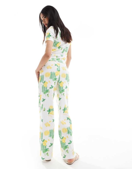 ASOS DESIGN byxa med vida ben och våffelmönster i koordinerad design i tryck av citrondryck - Image 4