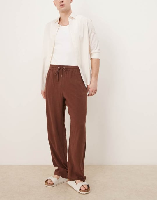 ASOS DESIGN baggy fit linneblandade byxor med elastisk midja i brun - Image 1