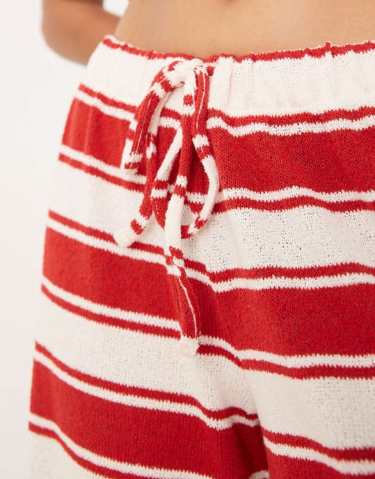 ASOS DESIGN koord vidbenad byxa i röd och krämstripe - Image 4