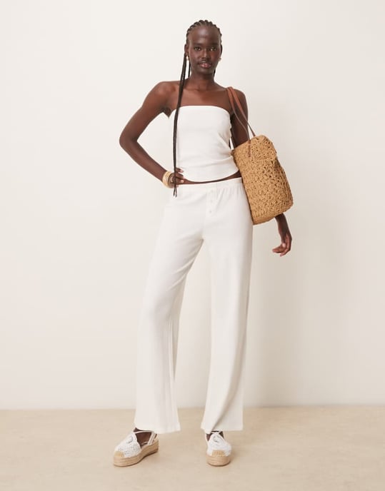 ASOS DESIGN vida ben våffelbyxa i krämfärg - Image 1