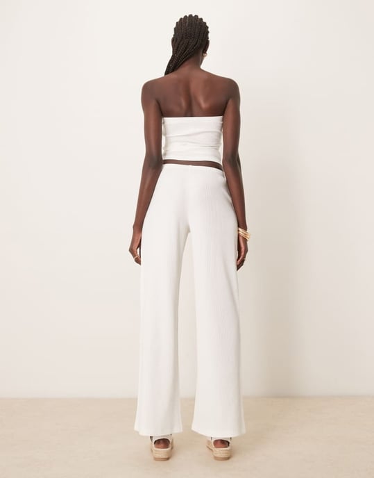 ASOS DESIGN vida ben våffelbyxa i krämfärg - Image 4