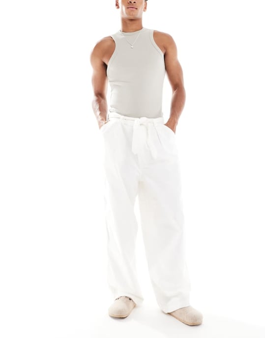 ASOS DESIGN vida byxor i ecrufärg med veck och bälte - Image 1