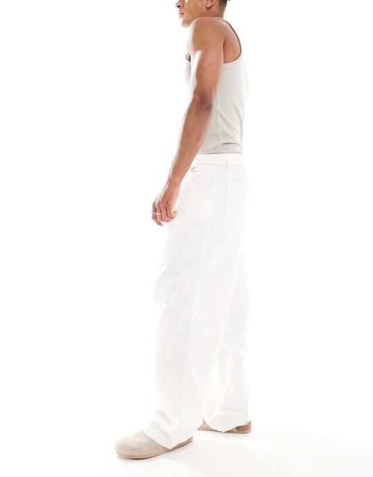 ASOS DESIGN vida byxor i ecrufärg med veck och bälte - Image 4