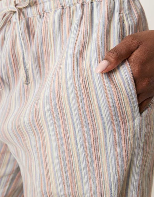 ASOS DESIGN strukturerade linne-liknande vida byxor med resår i flerfärgad rand - Image 3