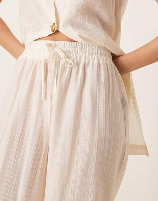 ASOS DESIGN genomskinliga texturerade vida byxor co-ord i off white - Image 4