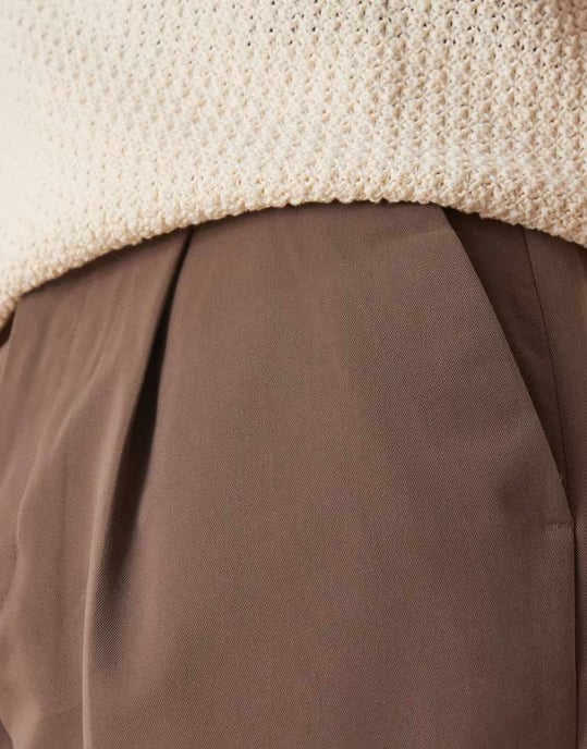 ASOS DESIGN smart vida byxor med framfickor i brun - Image 3