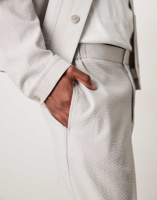 ASOS DESIGN smart koord vida byxor i ljusgrå sidentyget med elastisk midja - Image 3