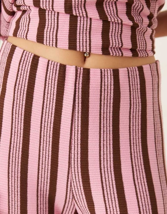 ASOS DESIGN bredbenad byxdress i rosa och chokladrand - Image 2