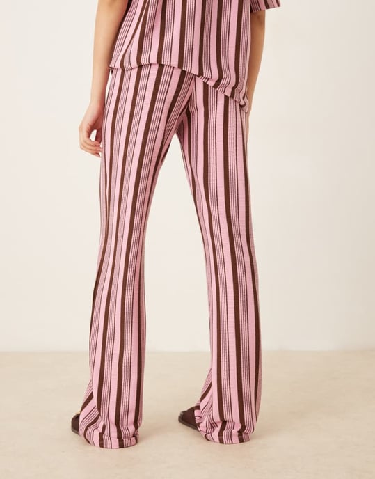 ASOS DESIGN bredbenad byxdress i rosa och chokladrand - Image 3