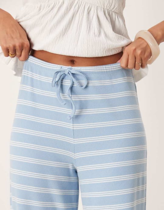 ASOS DESIGN randig bred ben midjehöga byxor set i ljusblå - Image 2