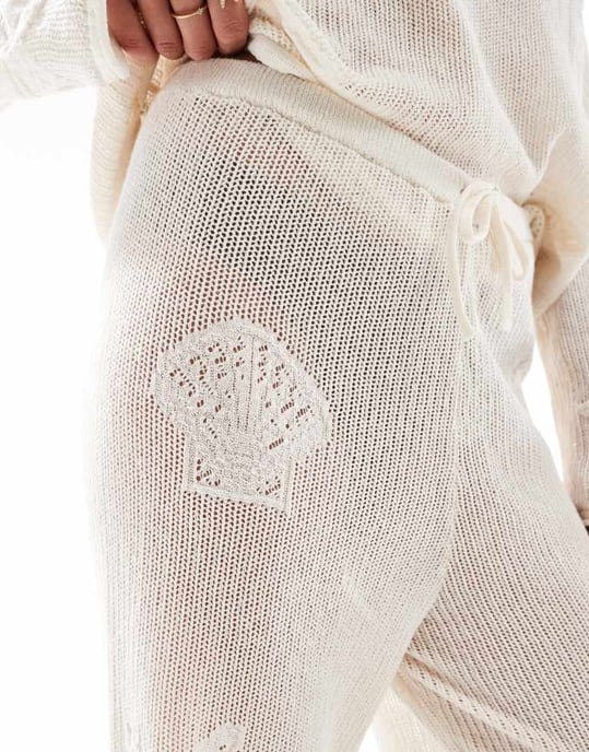 ASOS DESIGN spetsstickad vidbyxa med snäcka-motiv i ecru - Image 2