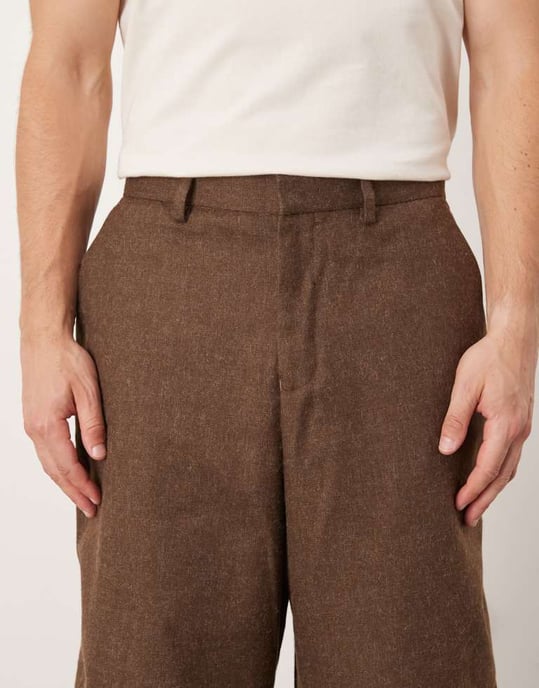 ASOS DESIGN smart vida byxor med breda ben och frontveck i brunt borstat tyg - BRUN - Image 4