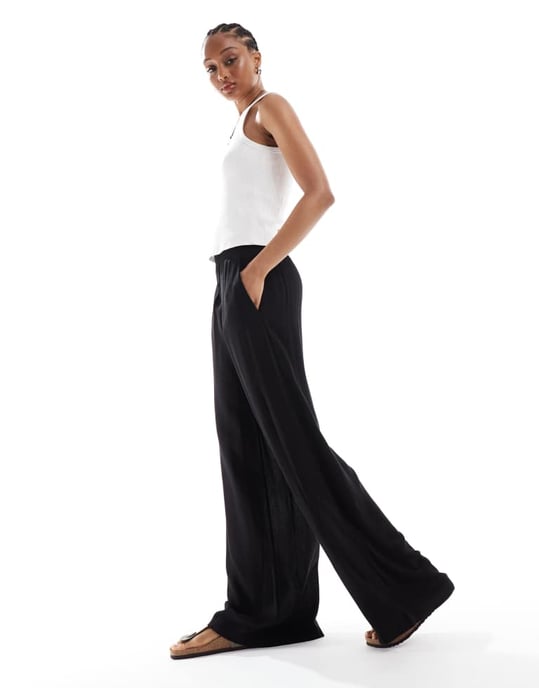 Vero Moda Tall högmidjade svängda vida byxor i svart - Image 2