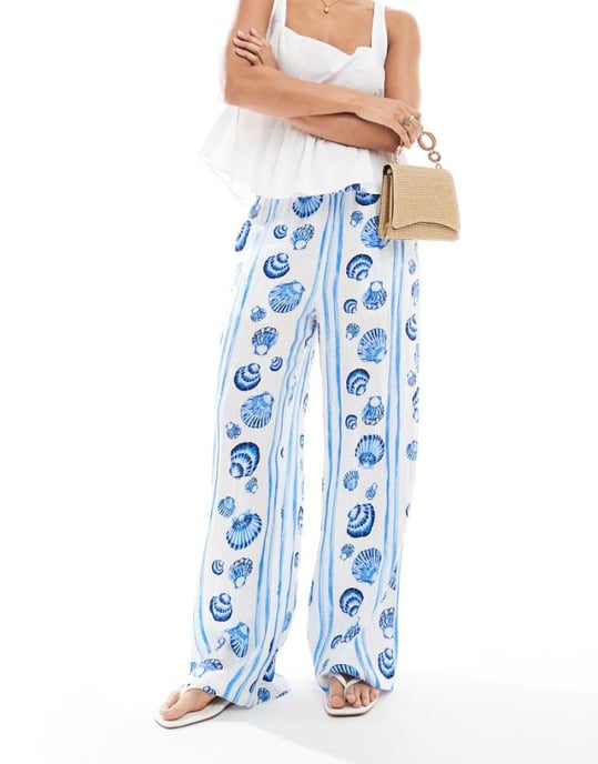 Vero Moda vida byxor i blå snäcka tryck - Image 1