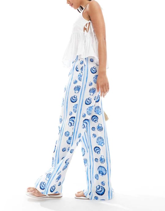 Vero Moda vida byxor i blå snäcka tryck - Image 3